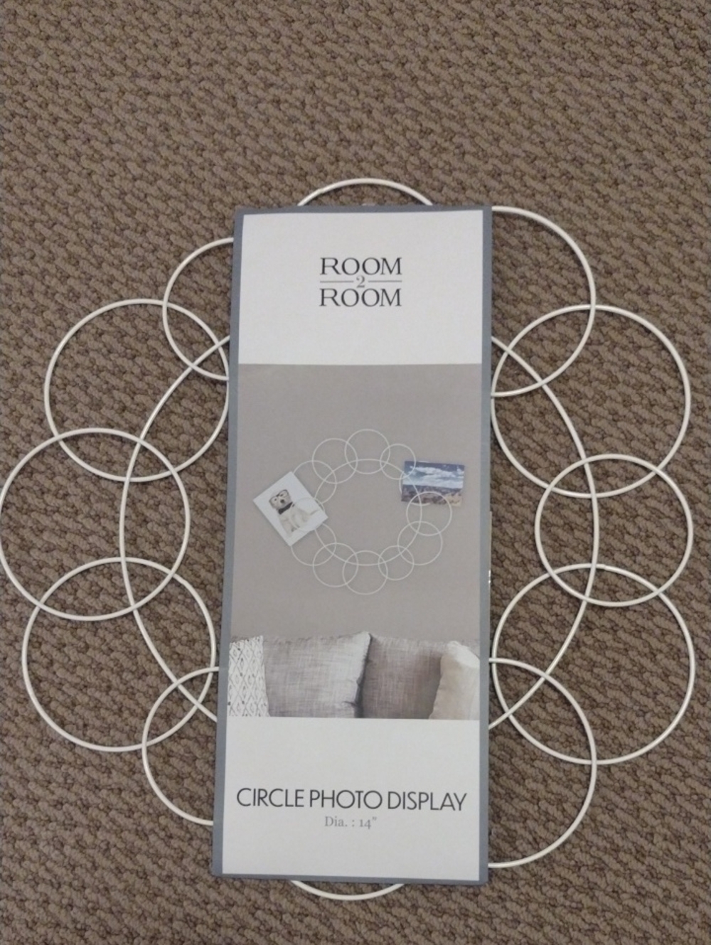 Room 2 Room Circle Photo Display